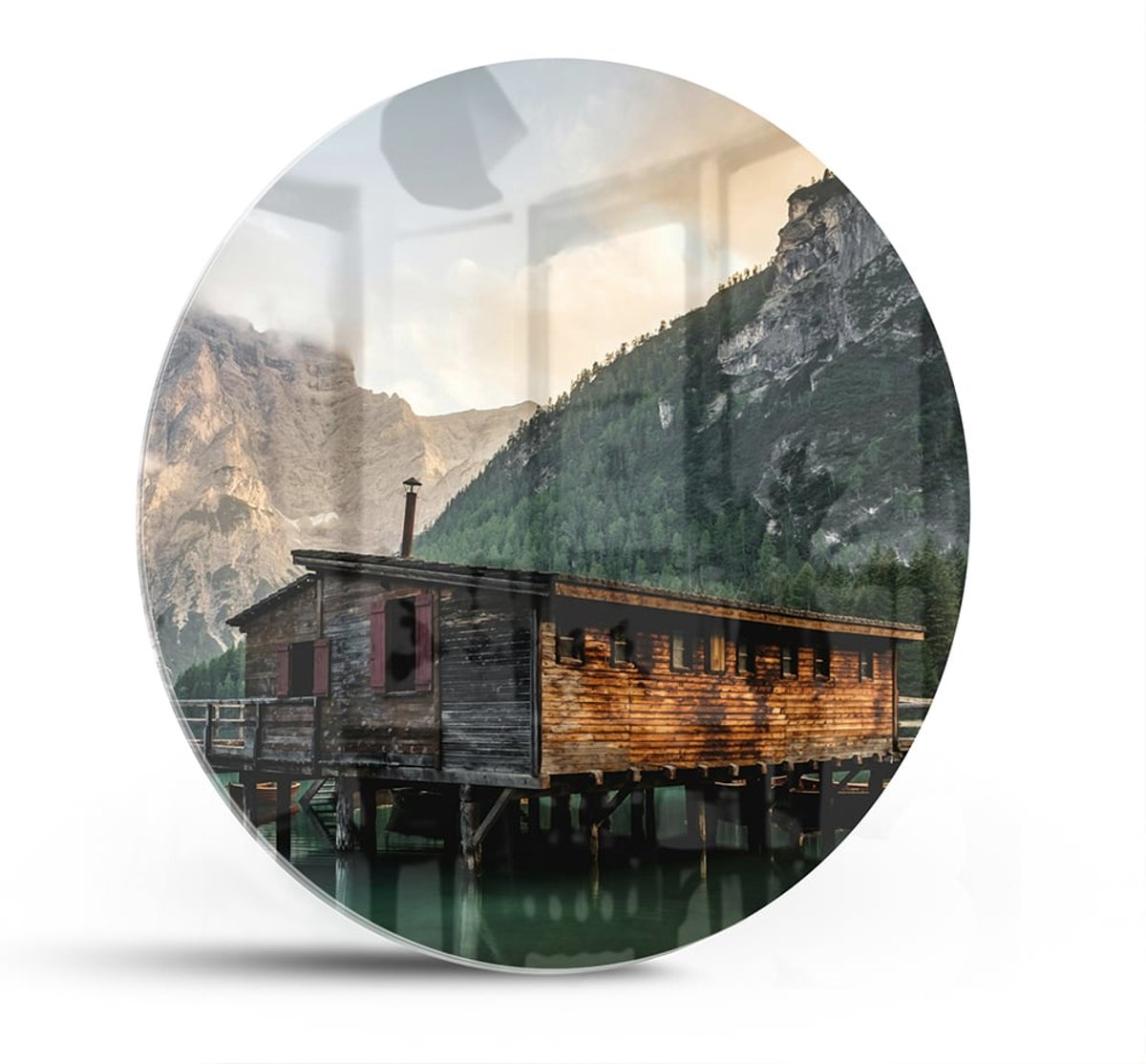 Mydesignglas Glazen Schilderij – Berglandschap met Meer en Houten Huis – Wanddecoratie op Gehard Glas – Rond_ ø90cm