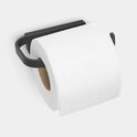 Porte-rouleau de toilette Brabantia noir avec un rouleau de papier toilette.