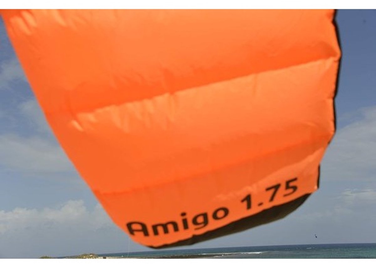 Matrasvlieger - Twee lijns vlieger - Buiten spelen - Ready to Fly - 175 x 61 cm - Oranje