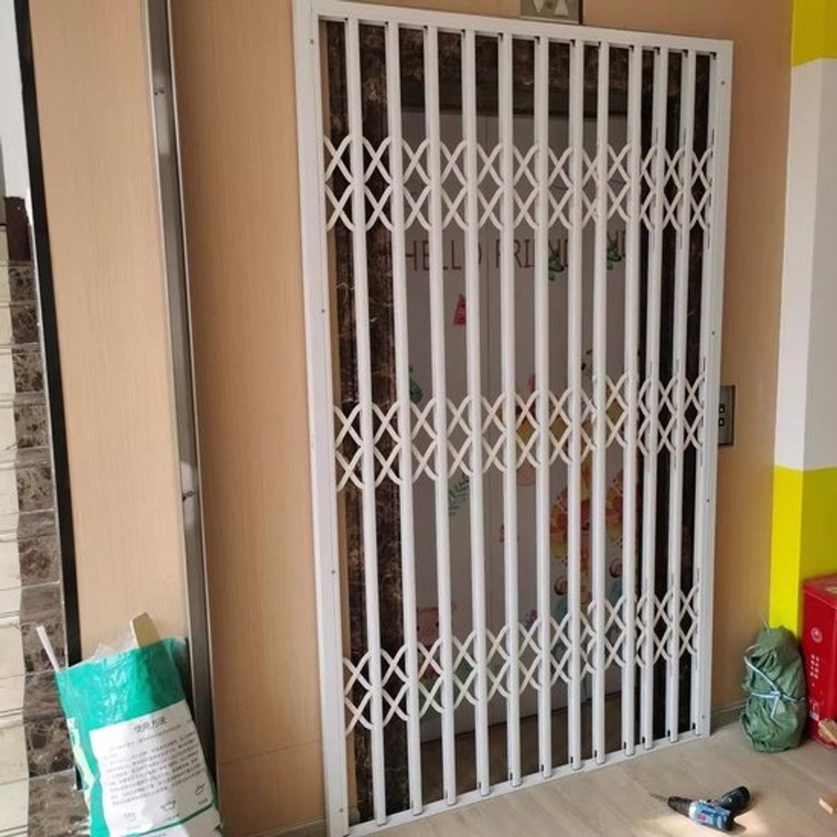 Raambeveiliging Stangen - Inbraakwerend Hekwerk - Schuifdeur Beveiligen - Verstelbaar Intrekbaar - 100cm x 105cm - Wit