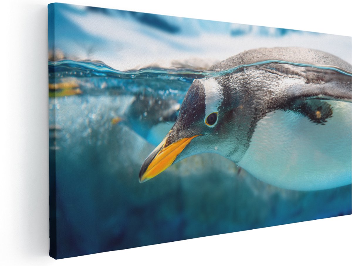 Artaza Canvas Schilderij Pinguïn Zwemt Onder Water - 180x90 cm - Groot - Wanddecoratie Woonkamer - Schilderijen - Muurdecoratie