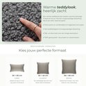 Grijze teddy kussens in 3 maten: 30x50 cm, 45x45 cm, 60x60 cm.