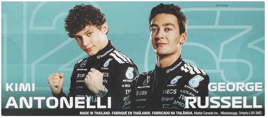 Twee jonge mannen in raceoveralls, Kimi Antonelli en George Russell, met logo's.