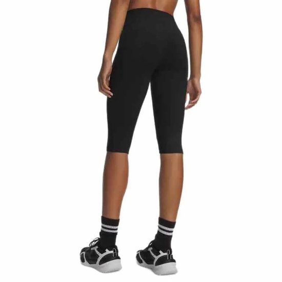 Legging de sport capri pour femme en noir, vue de dos.