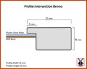 Profieldoorsnede van fotolijst met afmetingen 25mm breed en 16mm hoog. Bestaat uit plastic glasplaat en MDF-achterkant.