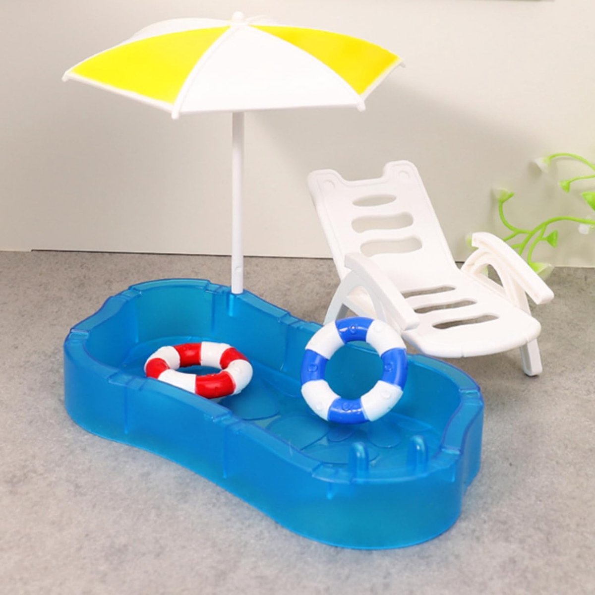 SnelShoppen - Miniatuur Strand Set, Tuin Decoratie Set met Blauw Zwembad, Gele Parasol, Strandstoel en Zwemringen, Miniatuur Tuin Scène voor Zomer en