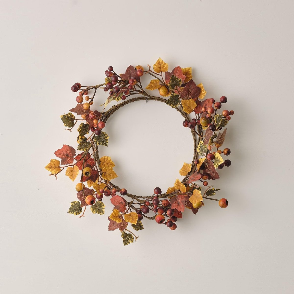 Omgoods - Kunstmatige Herfstkrans met Nepbladeren en Bessen