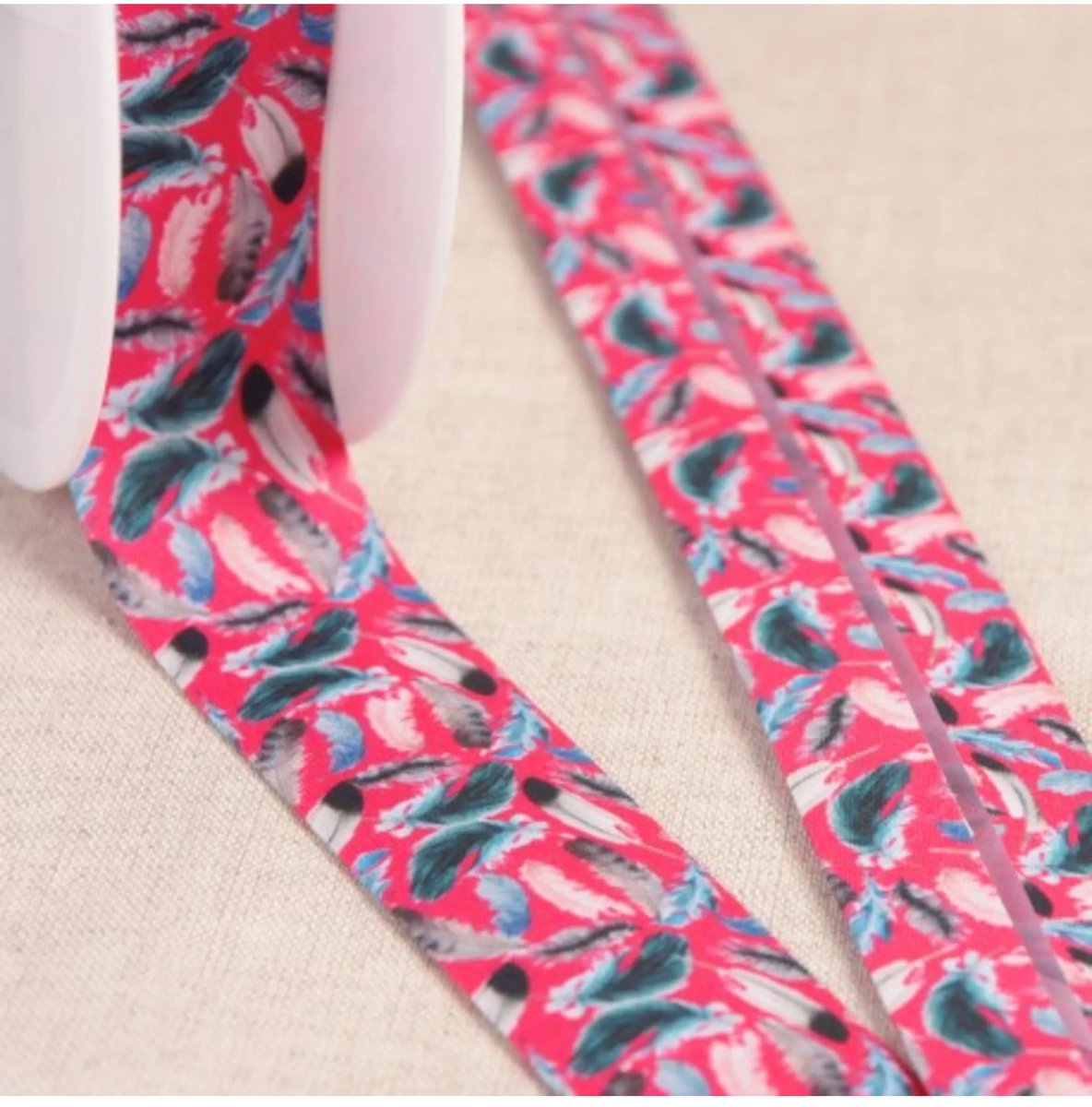 Stephanoise Biasband met veren 27mm rood
