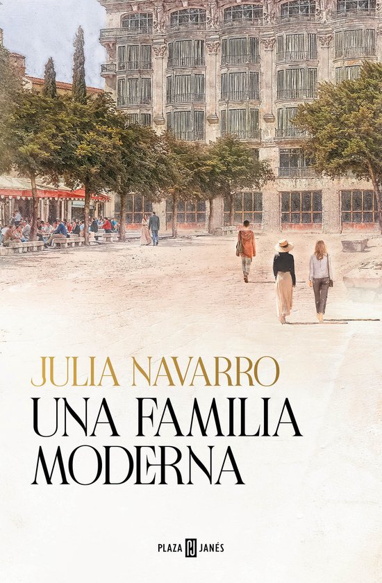 Couverture de livre "JULIA NAVARRO UNA FAMILIA MODERNA". Trois personnes marchent sur une place devant un bâtiment.