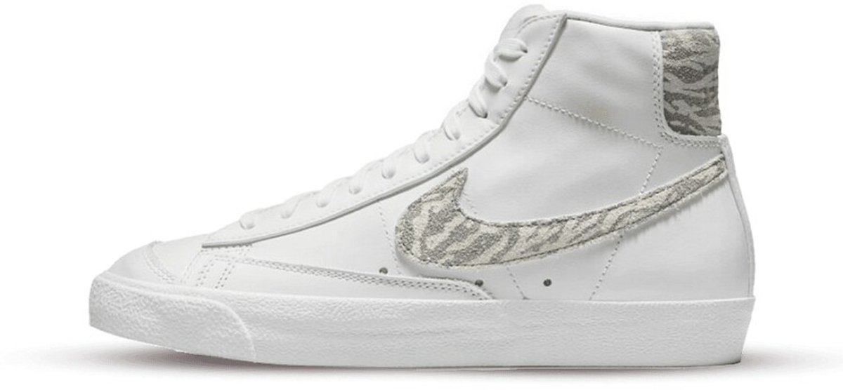 Nike Blazer Mid ’77 SE Sneakers Dames Wit