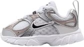 Nike V5 Kinder Sneakers Ir2949-100 - Kleur Wit - Maat 22
