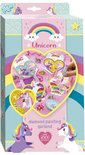 Verpakking van een Totum Unicorn diamond painting slinger met illustraties van eenhoorns, regenbogen en het eindproduct.