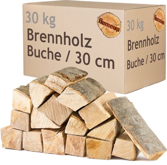 Kartonnen doos met beukenhout (30 kg, 30 cm) van Flameup, met een stapel los hout ernaast.