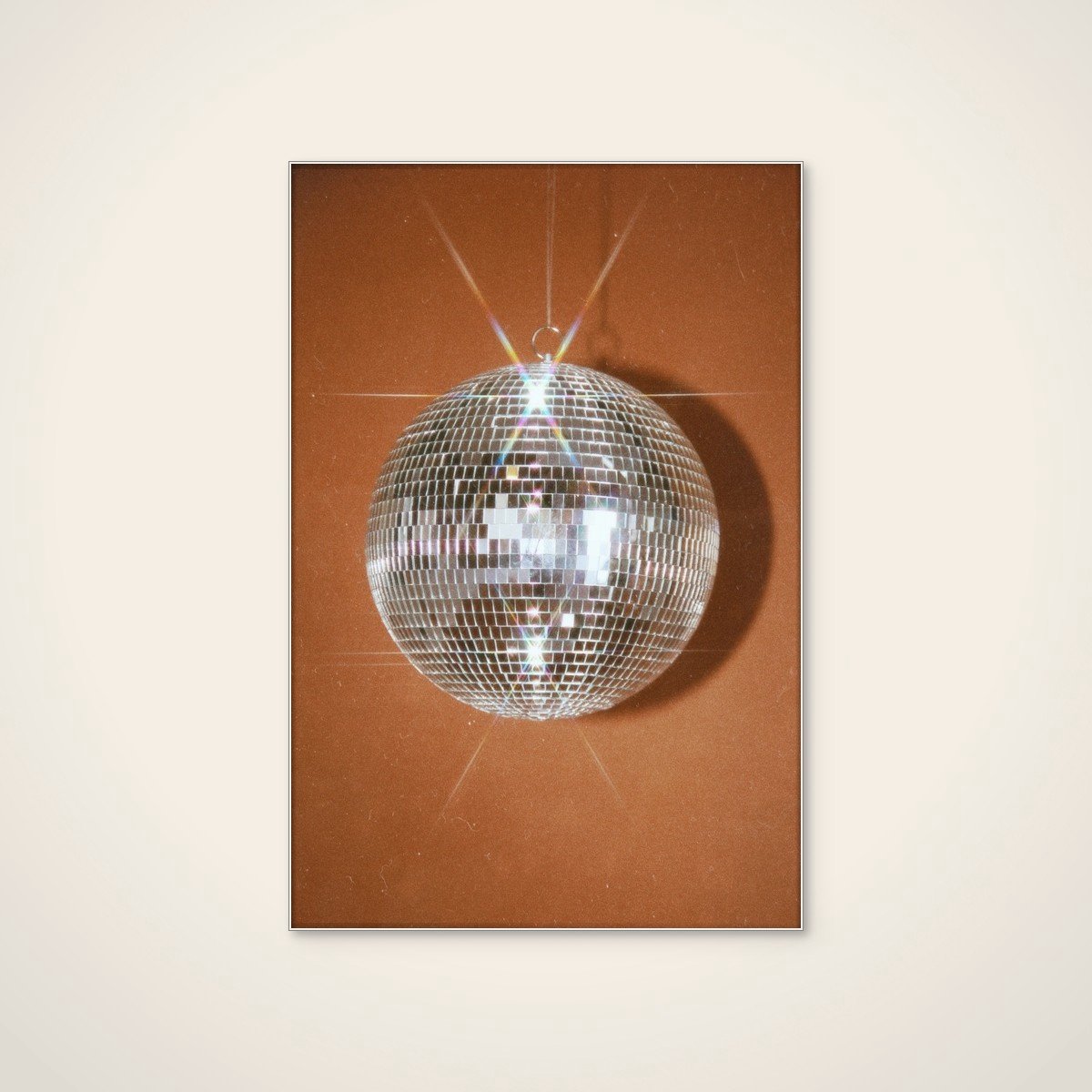 Akoestisch schilderij - 80 x 120 cm - Sparkling Disco Ball van Samantha Hearn - Abstracte wanddecoratie - wit textielframe