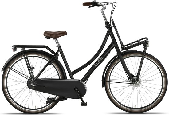 Zwarte transportfiets met bruin zadel en handvatten. Voordrager met mand of krat. Altec logo op frame.