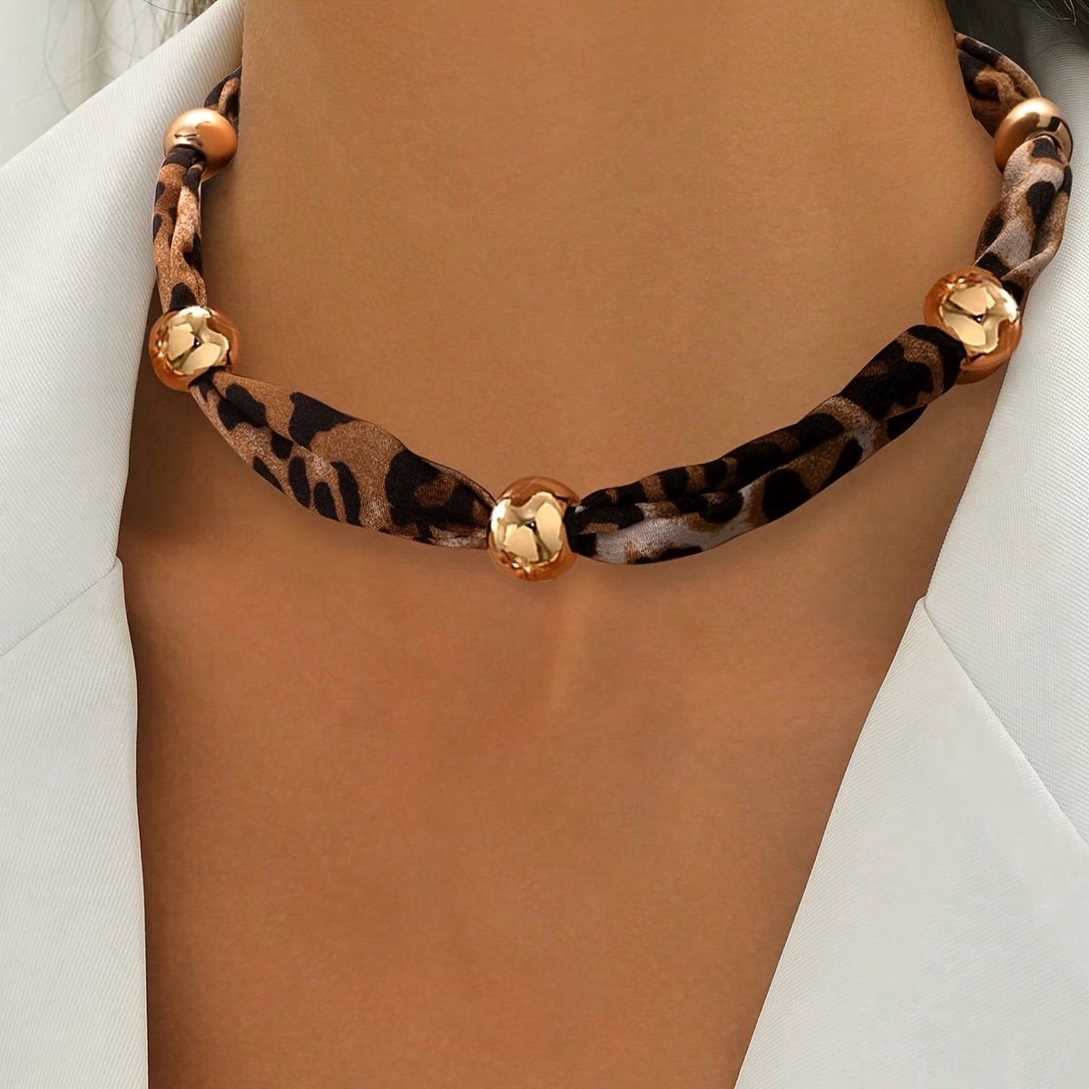 Sjika - Sjaalketting Dames Panterprint – Bruin met Goudkleurige Kralen – Statement Ketting - Trending - Cadeau voor haar