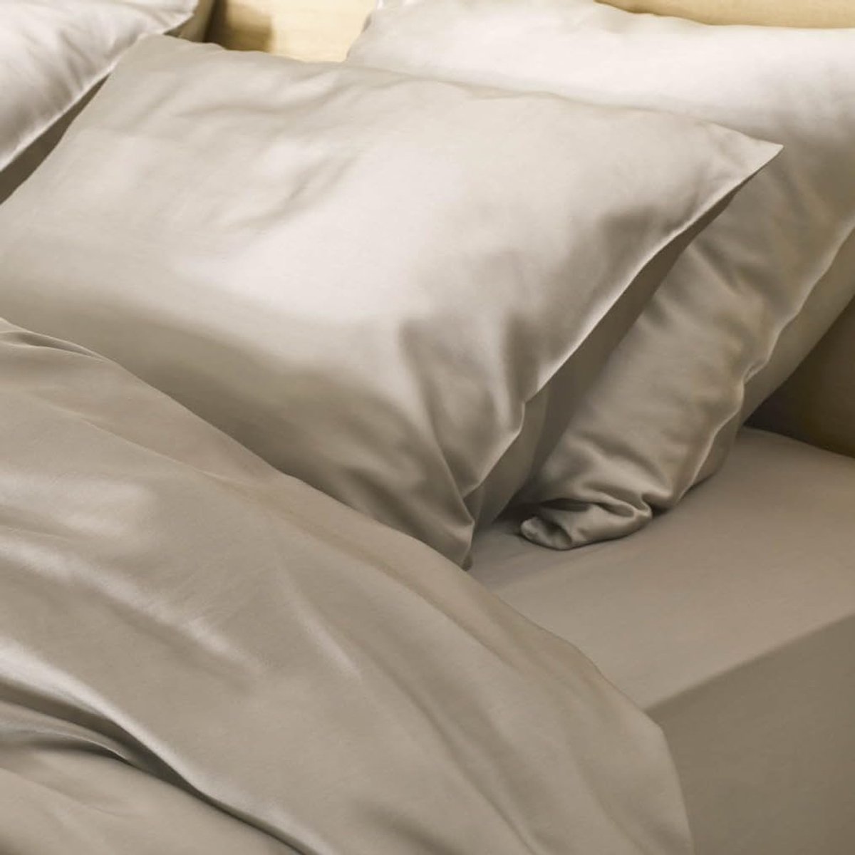 Pillowcase 60x70 cm - 100% TENCEL Lyocell Satin - Pearl Beige - Ademend en temperatuurregulerend - SnelShoppen