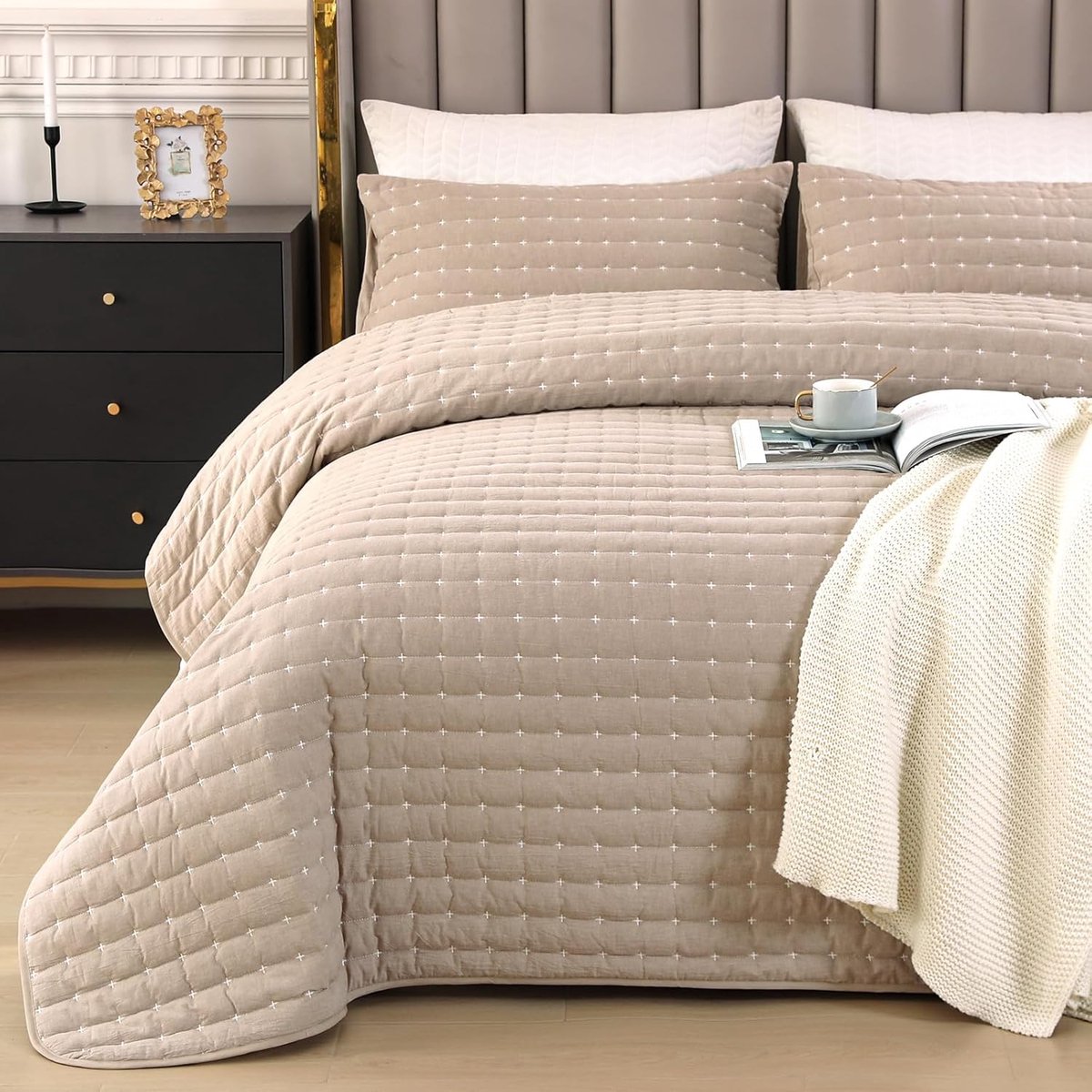 Bedsprei 240 x 260 cm - Khaki - 100% Katoen - Ultra Zacht met Borduursel - ShopVlot