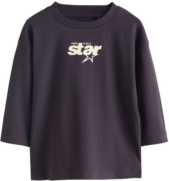 Donkergrijs T-shirt met lange mouwen, ronde hals en 'made to be a star' tekst met ster.