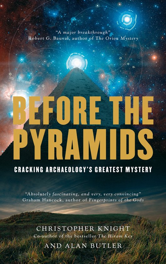 Boekomslag: Grote piramide tegen een achtergrond van de ruimte, met de titel 'BEFORE THE PYRAMIDS'.