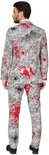 Man in grijs OppoSuits Zombiac kostuum met rode verfspatten, van achteren gezien.