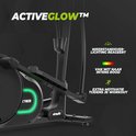 Close-up van het zwarte crosstrainer frame met ActiveGlow verlichting die reageert op de weerstand.
