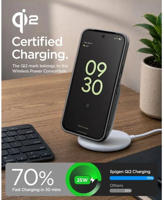 Telefoon in Spigen Liquid Air MagFit hoesje, draadloos opladend via Qi2 gecertificeerde lader.