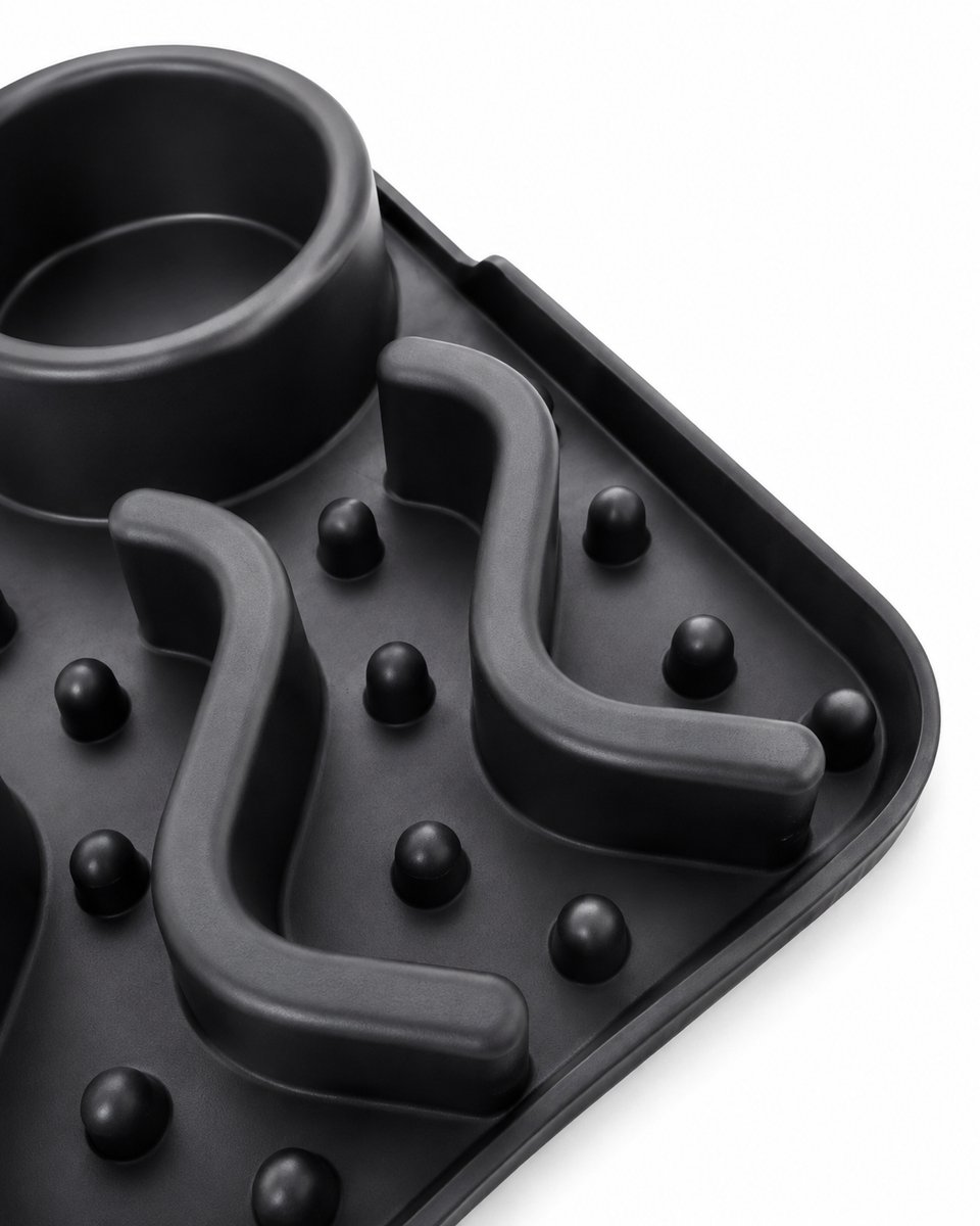 ZoeZo Likmat Hond 31 x 21 cm - Snuffelmat - Antischrokbak - Voerbak met Waterbak en Zuignappen - Anti-slip bodem - 4-in-1 - Siliconen - Zwart thumbnail 2