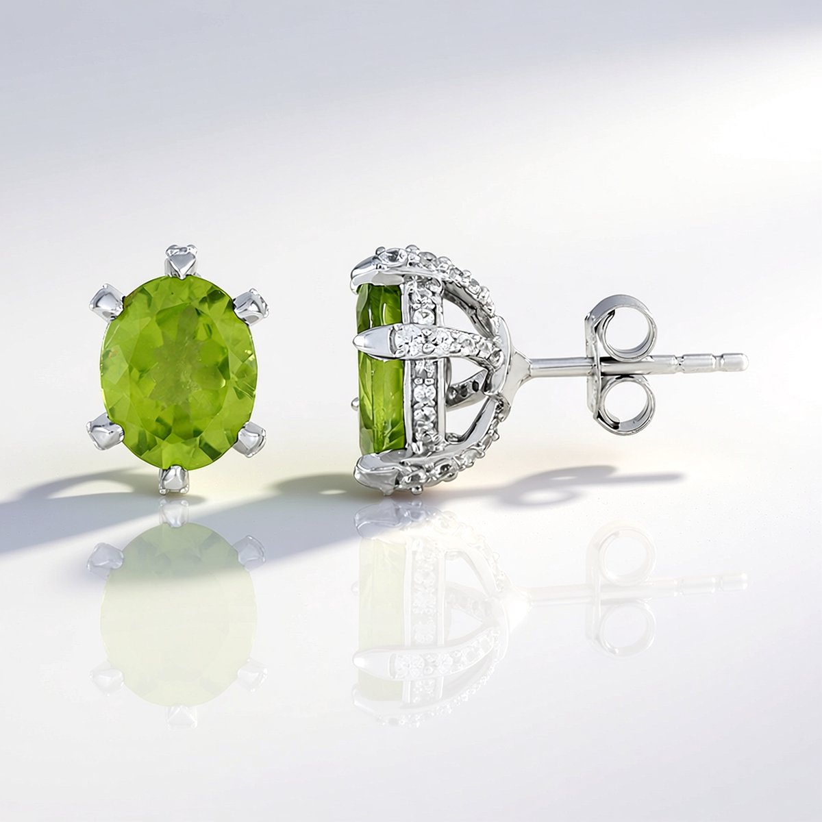 Cavill - Oorbellen 925 Sterling Zilver - Platina Geplateerd - Ovale Peridoot 4,55 ct - Briljant Zirkoon 0,47 ct - Elegant & Vrouwelijk