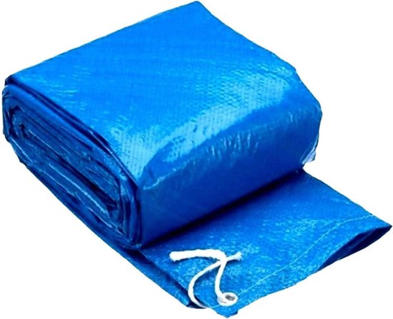 Opgevouwen blauw zwembadafdekzeil met koord.