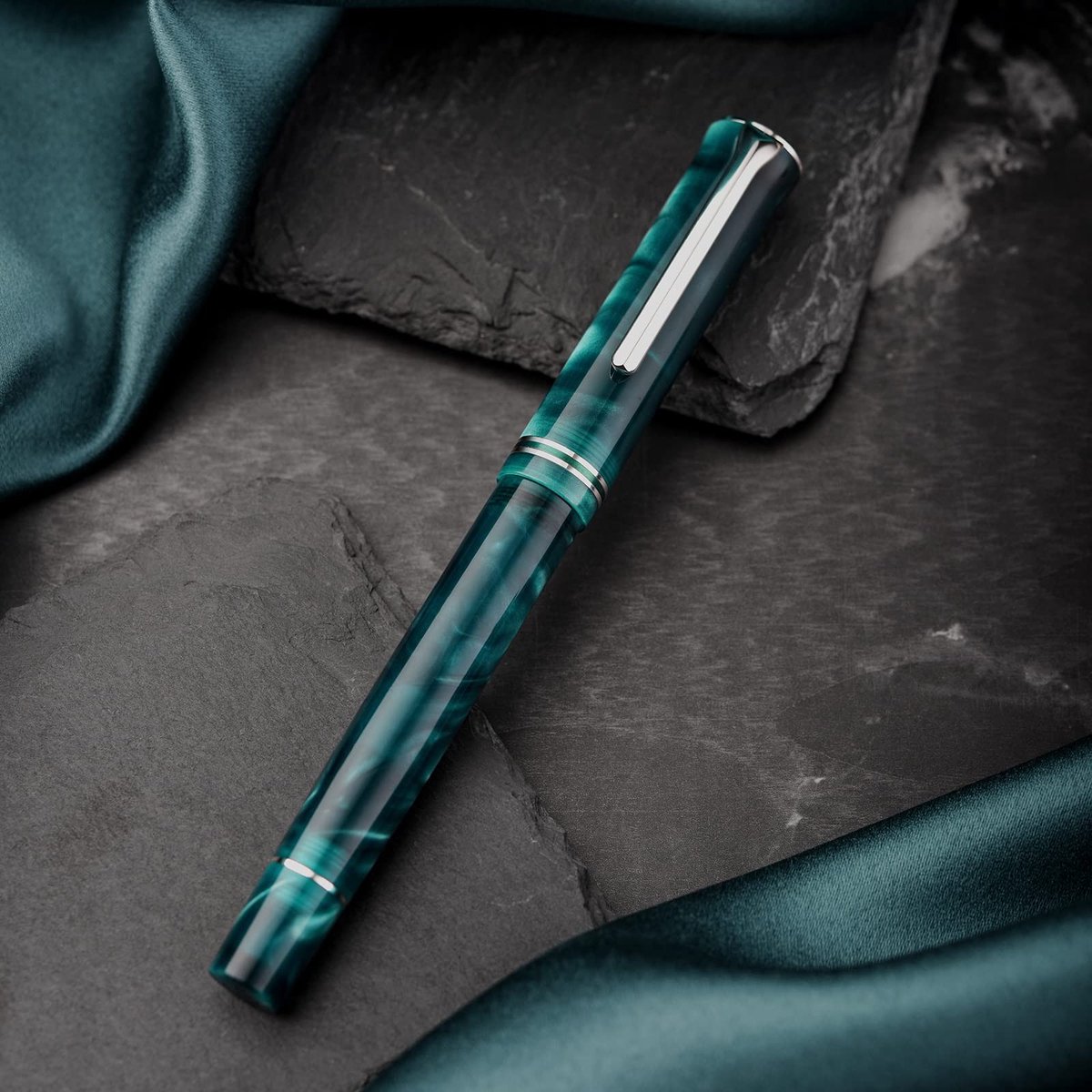 Dailygoods - Hongdian N2 Vulpen, Iridium Fijne Penpunt Teal Blauw Acryl Ontwerp, Gladde Schrijfpen met Converter en Metalen Pen Box Set