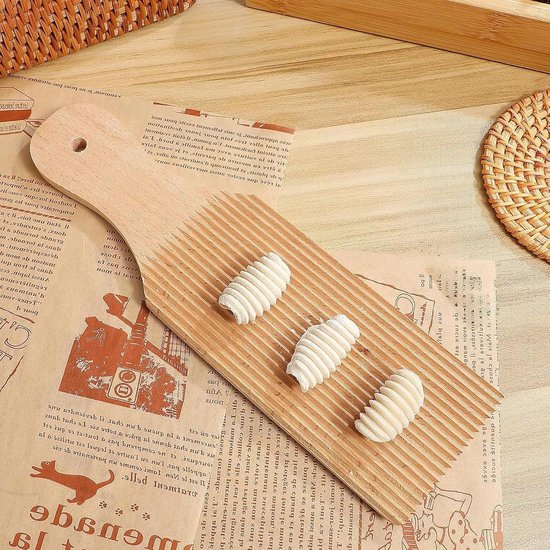 1Pcs Wooden Pasta Board, Gnocchi Board with Groove Pattern & Ravioli Maker for Homemade Pasta - ShopVlot — afbeelding 3