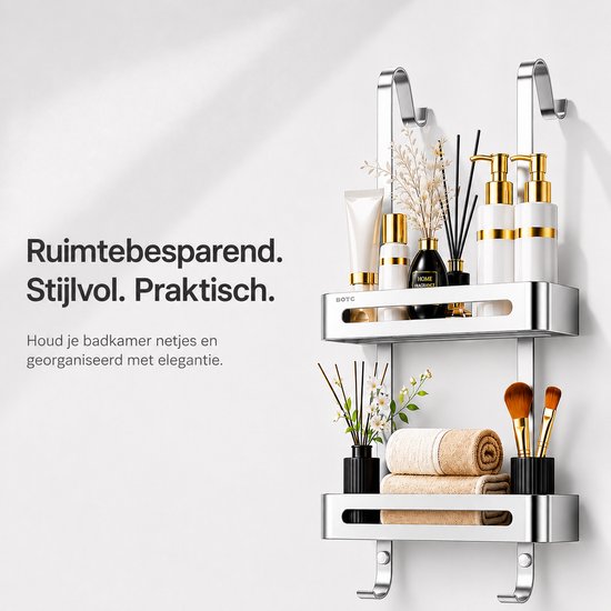 Zilverkleurig, ophangbaar doucherek met twee etages, gevuld met toiletartikelen, handdoeken en make-upkwasten.