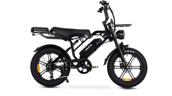 Zwarte fatbike met een verende zadelpen en een Velo Urban accupack. Met koplamp en brede banden.