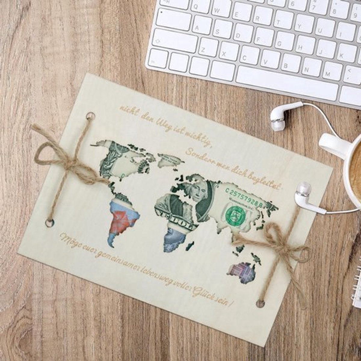 Geldcadeau voor bruiloft - Personaliseerbaar huwelijkscadeau - Houten wereldkaart - Creatieve geldgeschenkverpakking .