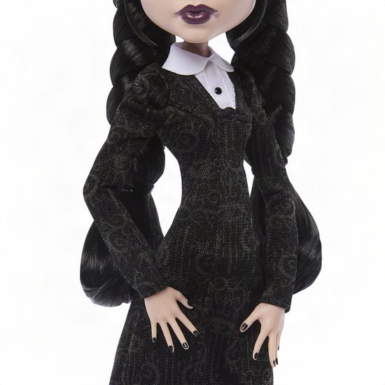 Monster High x Wednesday verzamelpop - Wednesday Addams in zwarte jurk met Thing als accessoire van Monster High — afbeelding 2