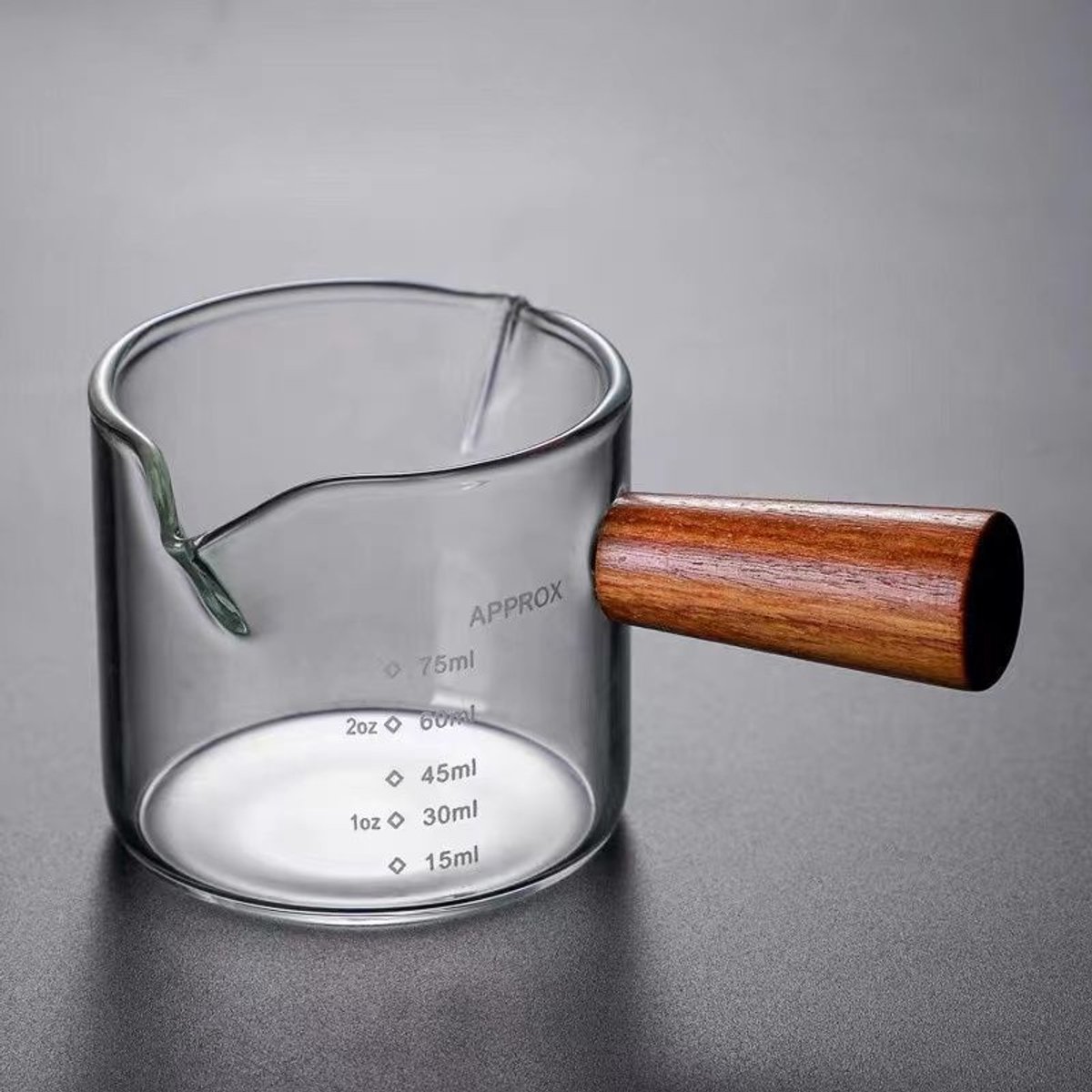Glazen melkkanjer 75 ml met houten handvat en dubbele schenktuiten, transparante maatbeker voor espresso, melk en koffiesiropen