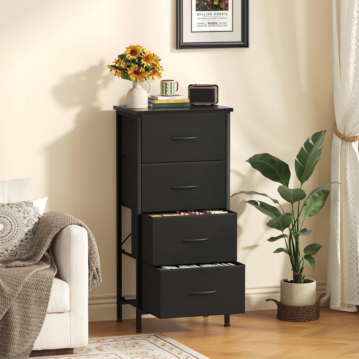 Opbergkast met vier lades zwarte stoffen bekleding met afneembare opbergdozen stalen frame houten blad meubelstuk voor thuis kledingkast geschikt voor kinderkamers studentenkamers en hallen Afmetingen: 45*30*94 cm