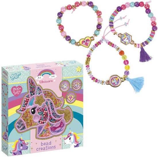 Knutseldoos met eenhoorn en drie zelfgemaakte armbandjes met kralen en tassels. De armbandjes hebben gouden bedeltjes.