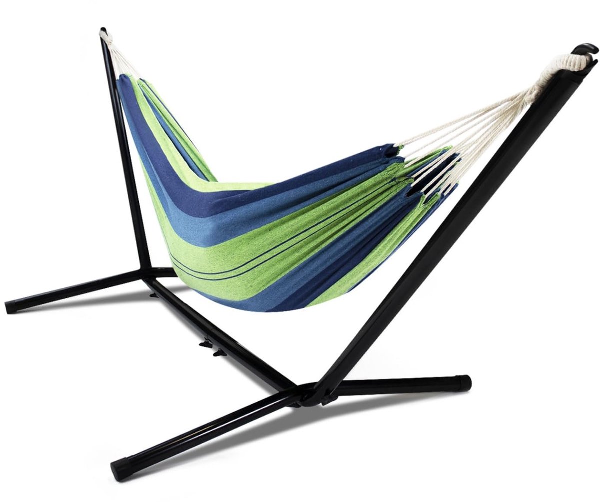 Famanu – Hangmat met metalen standaard en blauw-groen gestreept canvas, ideaal voor ontspanning in de tuin