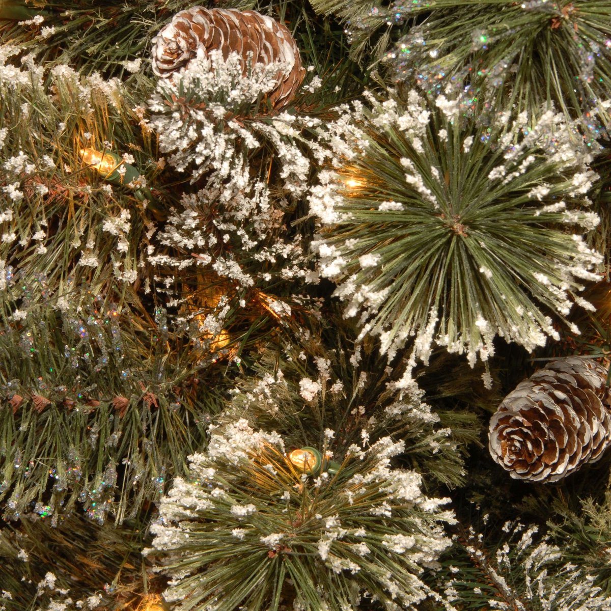 Verlichte kerstkrans "Glittery Bristle" - groen - Ø 61 cm - 50 warm witte ledlampjes - met sneeuw, dennenappels & glitter