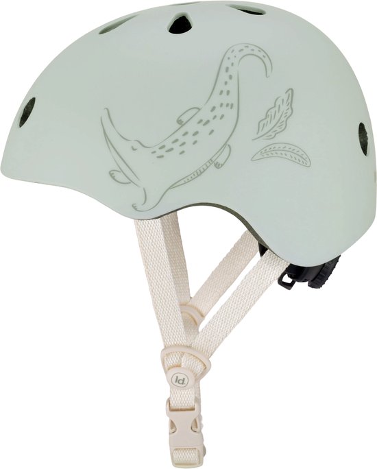 Lichtgroene kinderhelm met krokodillen- en veerprint. Witte bandjes met gesp.