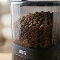 Zedar automatische voerautomaat, gevuld met kattenbrokjes.