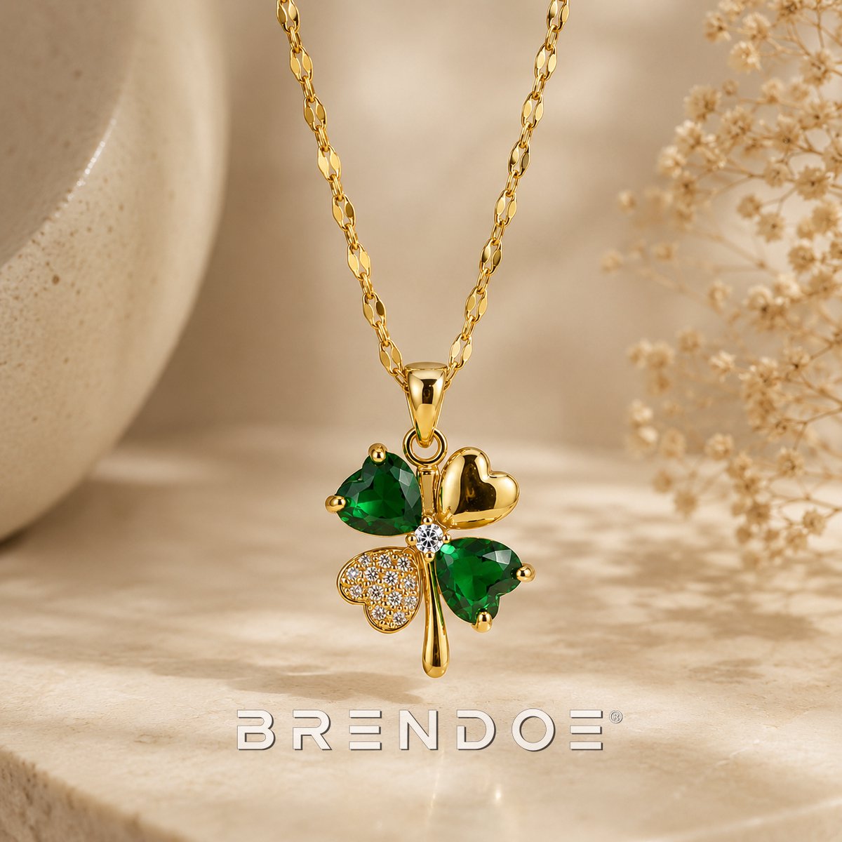 Brendoe Goudkleurige Klavertje Vier Ketting Dames – Groene Hanger met Sierstenen – RVS Ketting met Hartjes