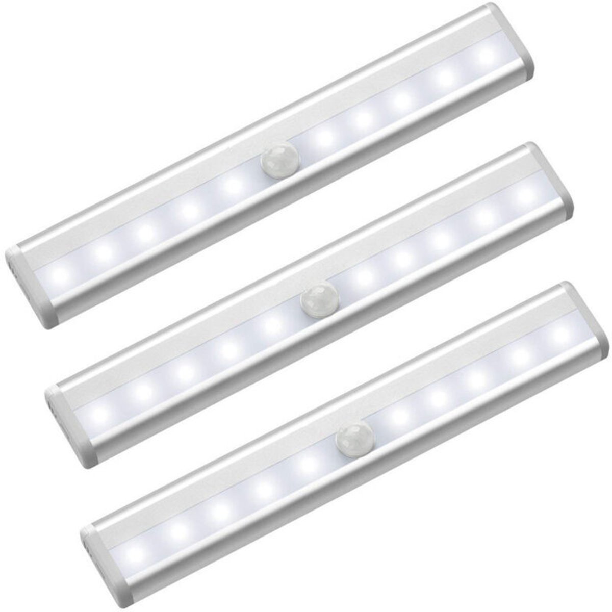 De kledingkast isgeschikt voorzien van 3 ledlampen geschikt voor bewegingssensoren, 10 draadloze ledspotjes, ledverlichting in de kledingkast zelf, ledlampen op batterijen geschikt voor magneetstrips en een nachtlampjegeschikt voor kinderen.