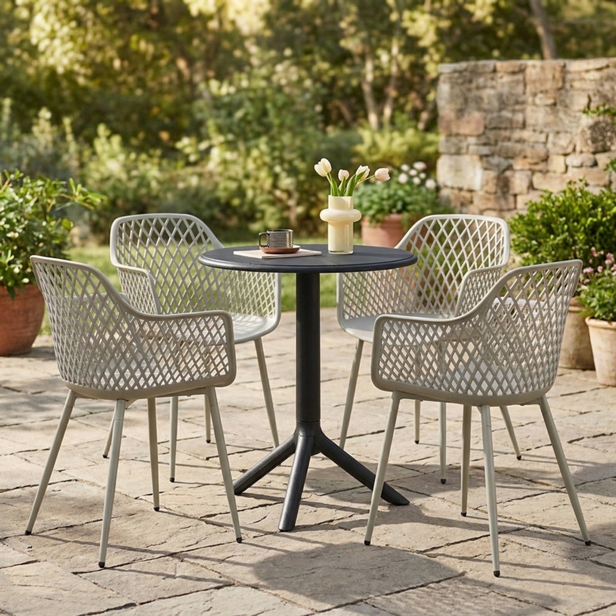 EGGREE Balkonmeubilair voor kleine balkons - Outdoor loungeset voor tuin & terras - Tafel (Ø 60 cm) + 4 grijze fauteuils