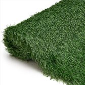 Een rol groen kunstgras, dichtbij gefotografeerd.