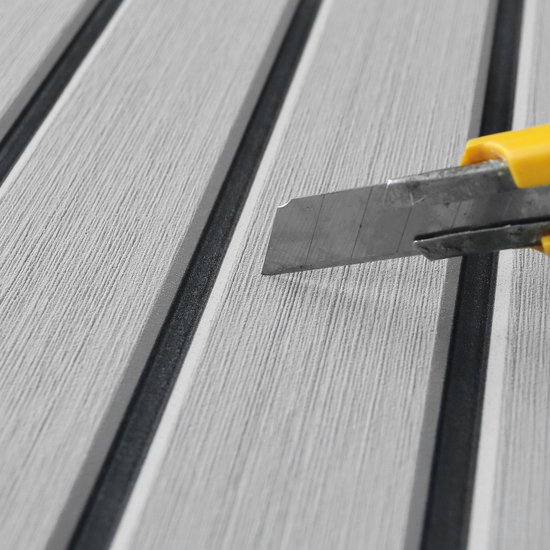 TeakFoamShop – Tapis de bateau en mousse de teck EVA Pro Series – Revêtements de sol autocollant Premium Bateaux – 240 x 60 cm – Gris clair avec lignes noires – Durable et Luxe , antidérapant