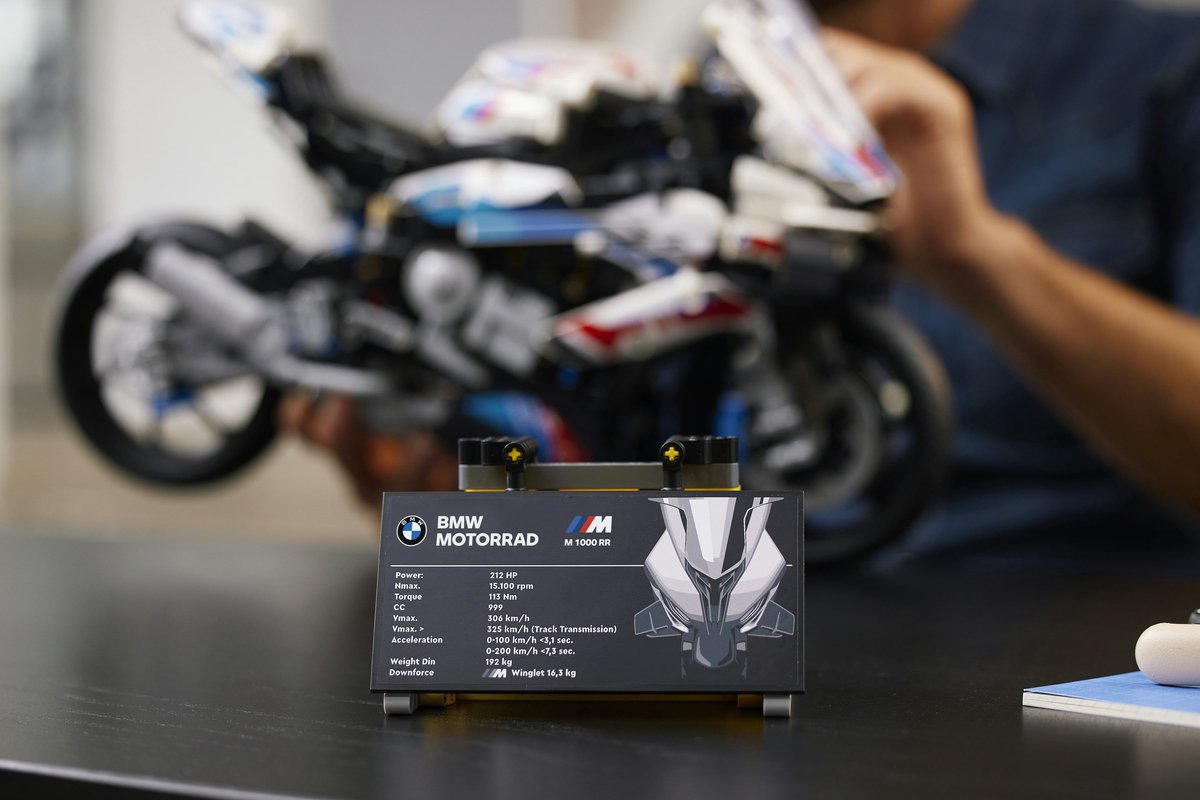 LEGO Technic BMW M 1000 RR Motor bouwbare modelbouwset - 42130 — afbeelding 17