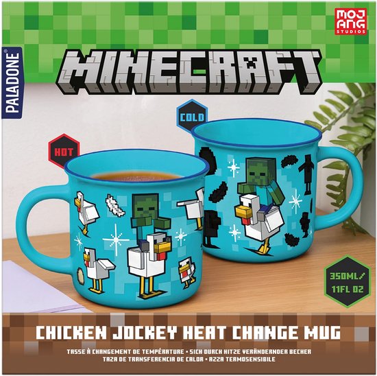 Twee turquoise Minecraft mokken met een zombie op een kip print, met Minecraft logo en "Chicken Jockey Heat Change Mug". Blå.